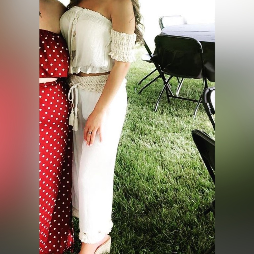 Cream, two piece set.
